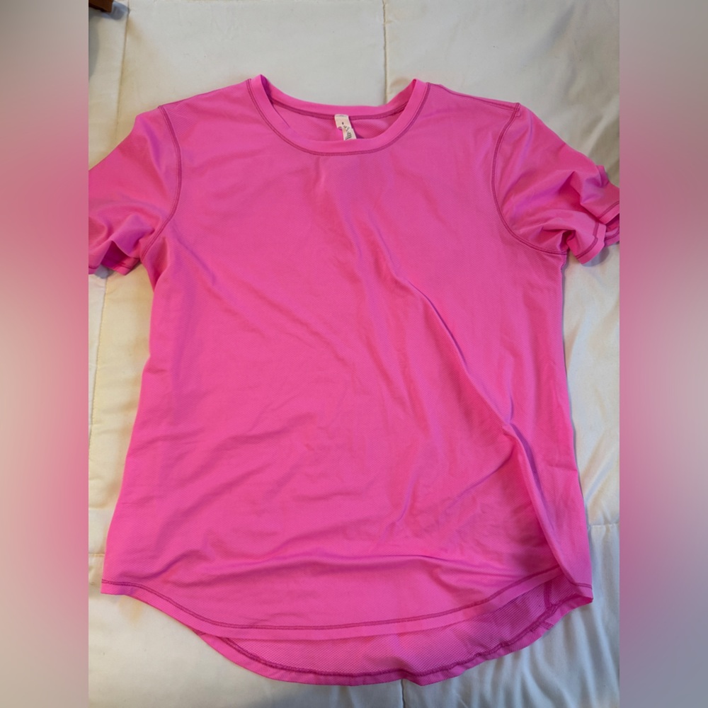Women’s Lululemon Pink T-Shirt